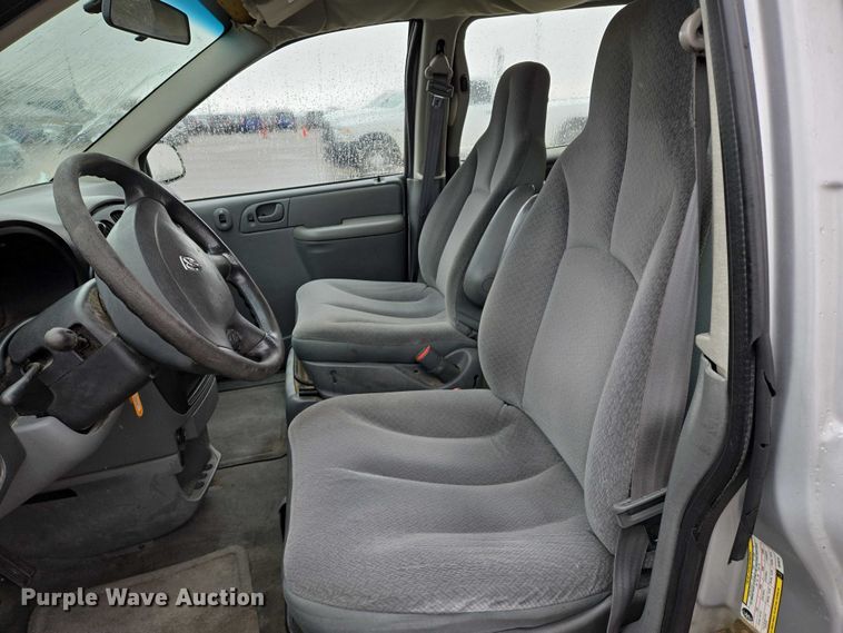 image for item ES2567 2005 Dodge Caravan van