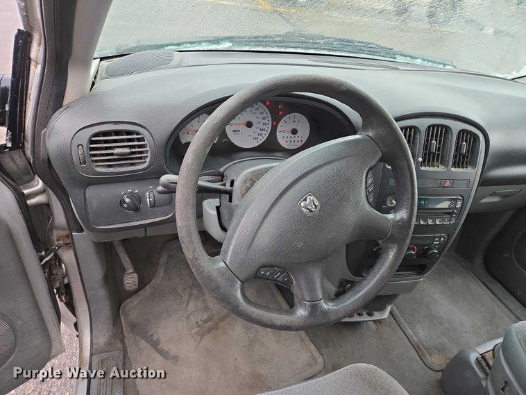 image for item ES2567 2005 Dodge Caravan van