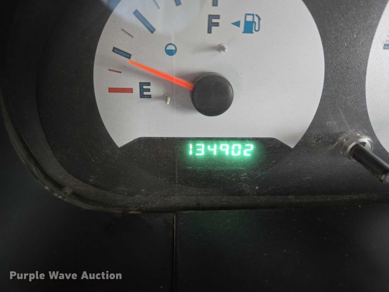 image for item ES2567 2005 Dodge Caravan van