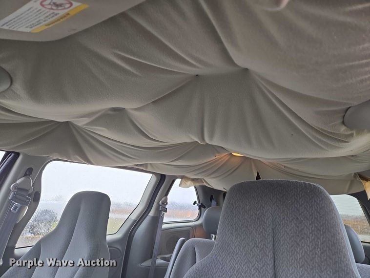 image for item ES2567 2005 Dodge Caravan van