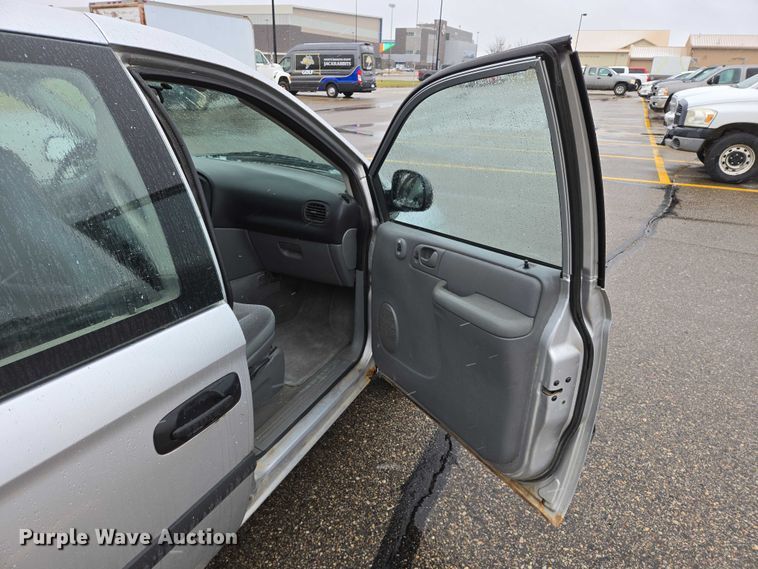 image for item ES2567 2005 Dodge Caravan van