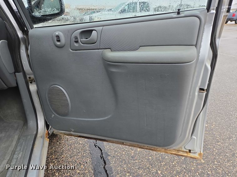 image for item ES2567 2005 Dodge Caravan van