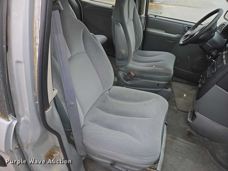 image for item ES2567 2005 Dodge Caravan van