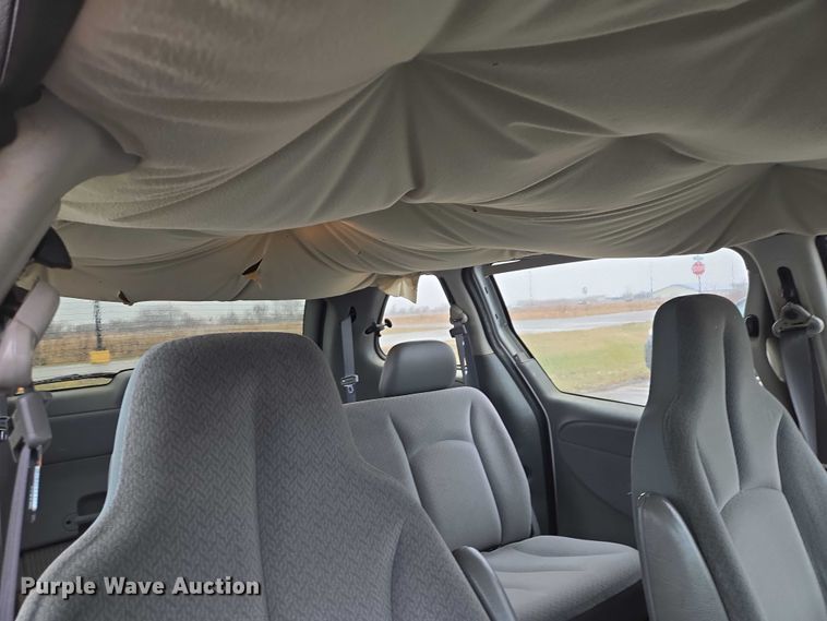 image for item ES2567 2005 Dodge Caravan van