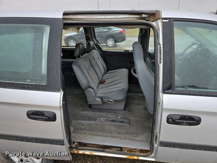 image for item ES2567 2005 Dodge Caravan van