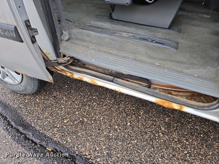 image for item ES2567 2005 Dodge Caravan van