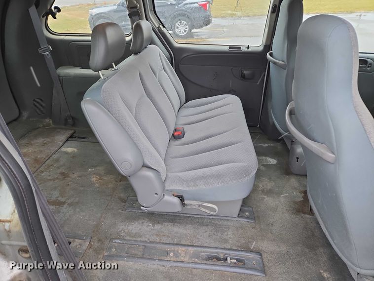 image for item ES2567 2005 Dodge Caravan van