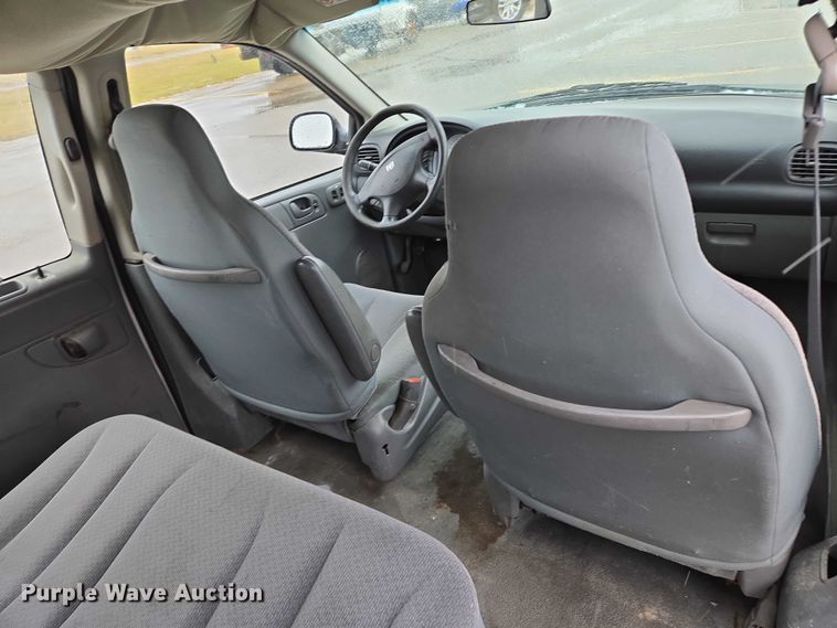 image for item ES2567 2005 Dodge Caravan van