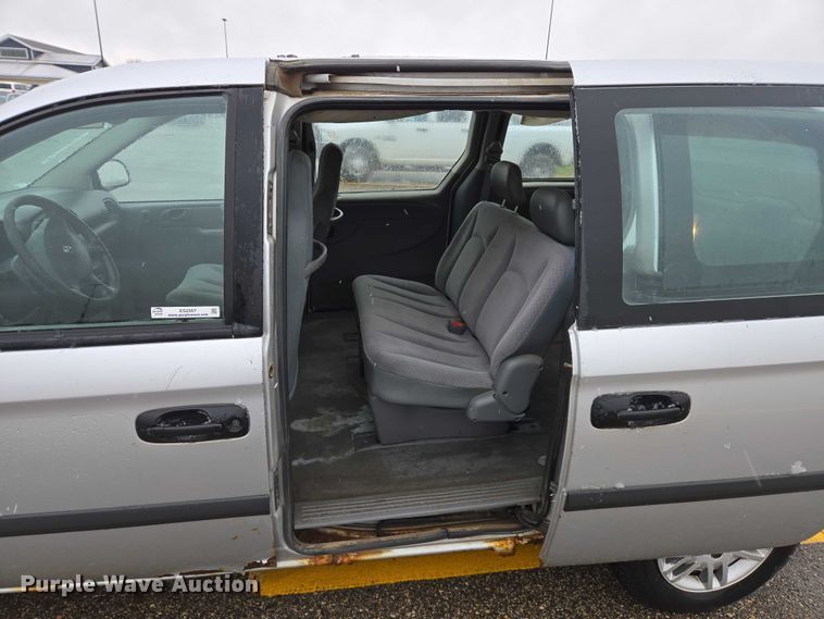 image for item ES2567 2005 Dodge Caravan van