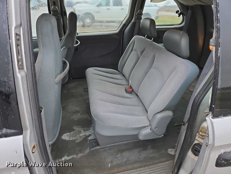 image for item ES2567 2005 Dodge Caravan van