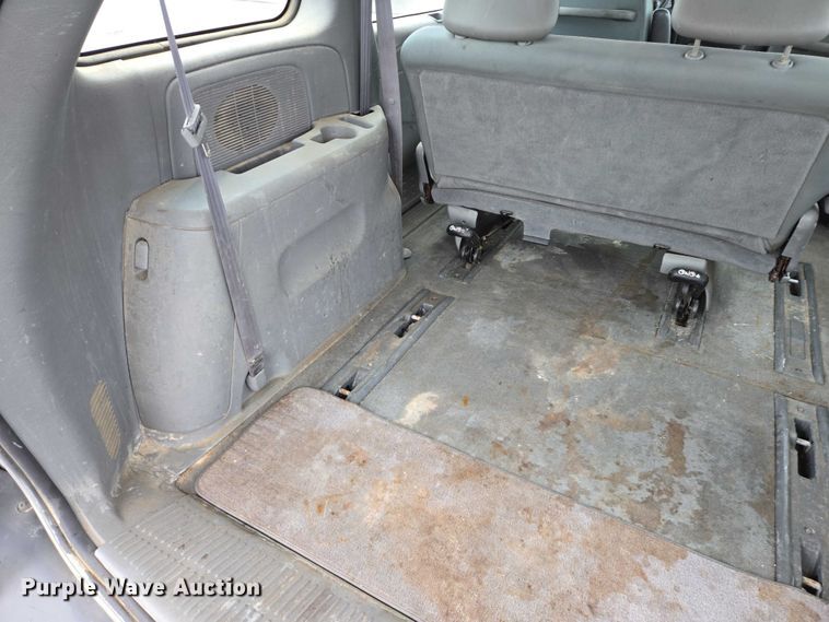 image for item ES2567 2005 Dodge Caravan van