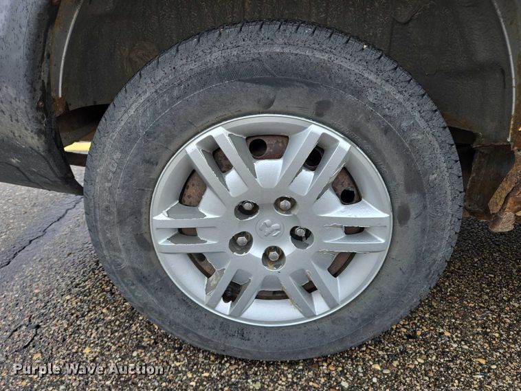 image for item ES2567 2005 Dodge Caravan van