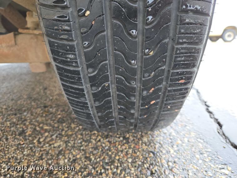 image for item ES2567 2005 Dodge Caravan van