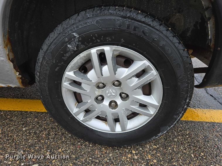 image for item ES2567 2005 Dodge Caravan van