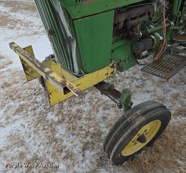 image for item ES2597 John Deere 1010 tractor