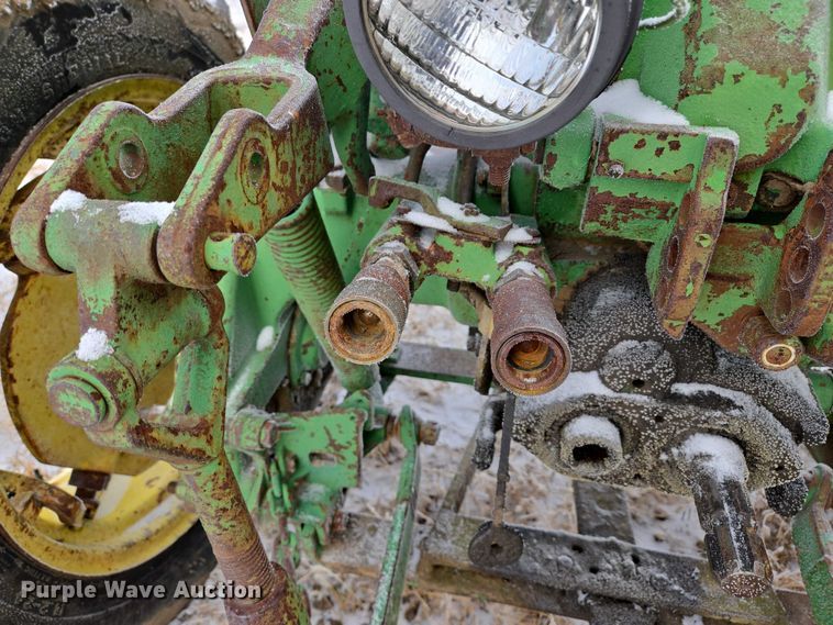 image for item ES2597 John Deere 1010 tractor