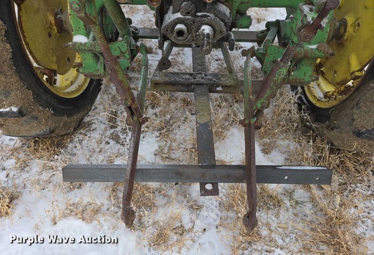 image for item ES2597 John Deere 1010 tractor