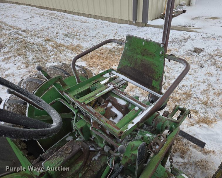 image for item ES2597 John Deere 1010 tractor