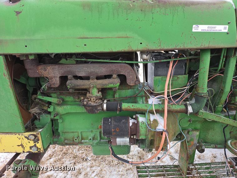 image for item ES2597 John Deere 1010 tractor