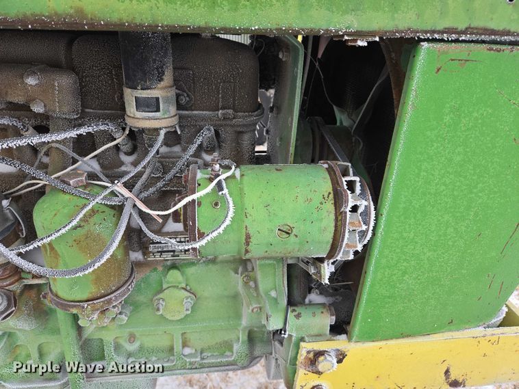 image for item ES2597 John Deere 1010 tractor