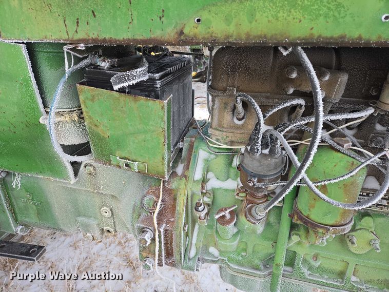 image for item ES2597 John Deere 1010 tractor