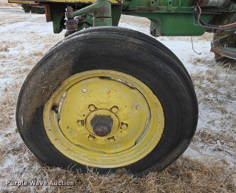 image for item ES2597 John Deere 1010 tractor