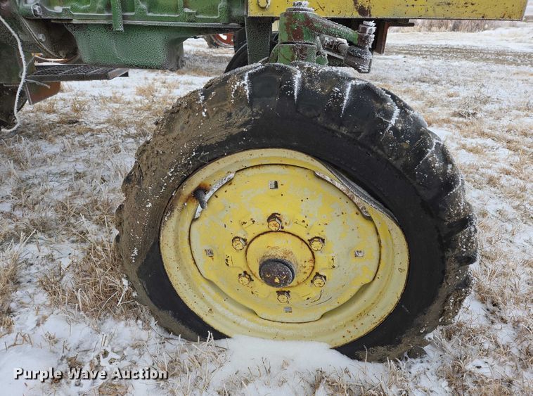 image for item ES2597 John Deere 1010 tractor