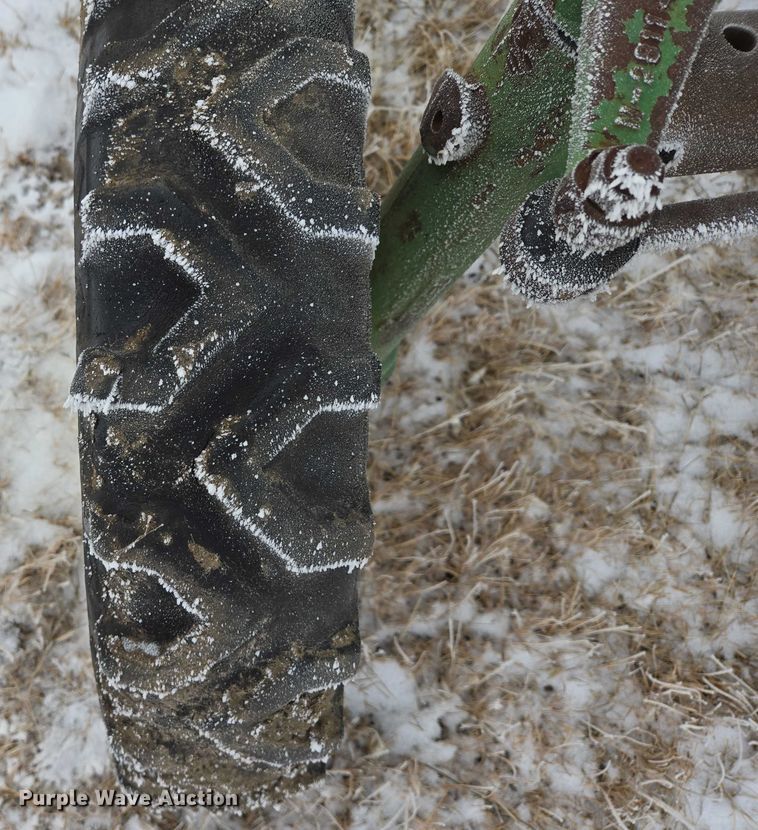 image for item ES2597 John Deere 1010 tractor