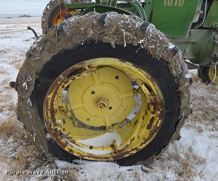 image for item ES2597 John Deere 1010 tractor