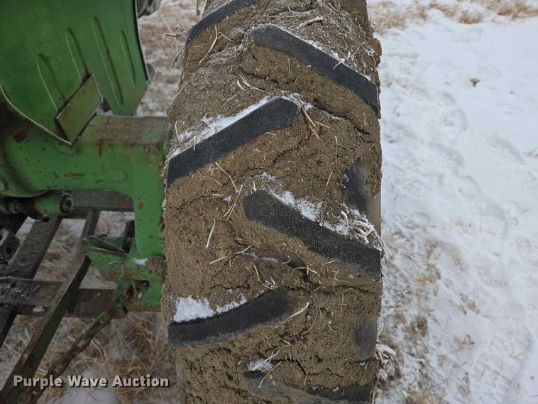 image for item ES2597 John Deere 1010 tractor