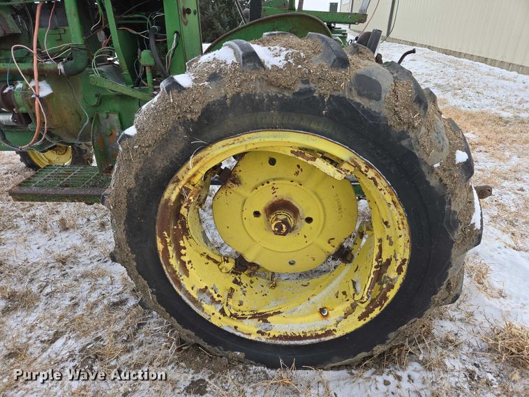 image for item ES2597 John Deere 1010 tractor