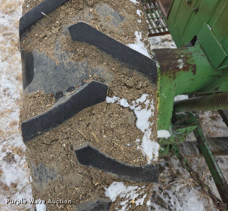 image for item ES2597 John Deere 1010 tractor