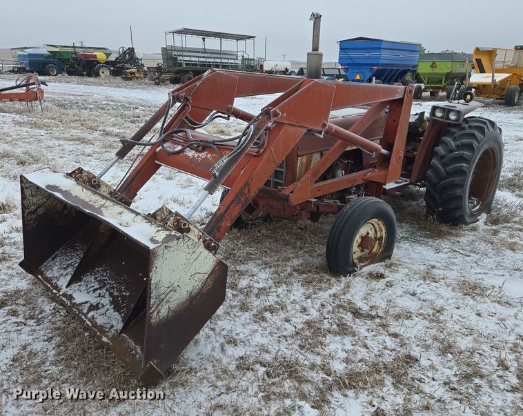 image for item ES2606 International 574 tractor