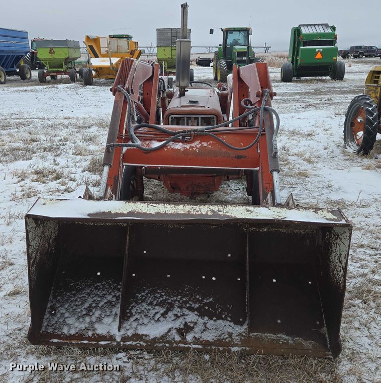 image for item ES2606 International 574 tractor