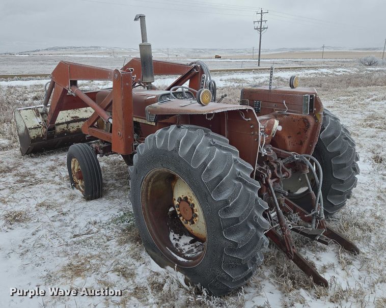image for item ES2606 International 574 tractor