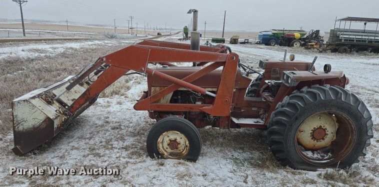image for item ES2606 International 574 tractor