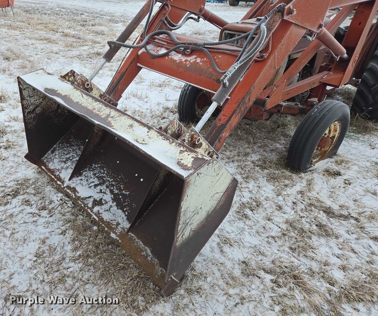 image for item ES2606 International 574 tractor