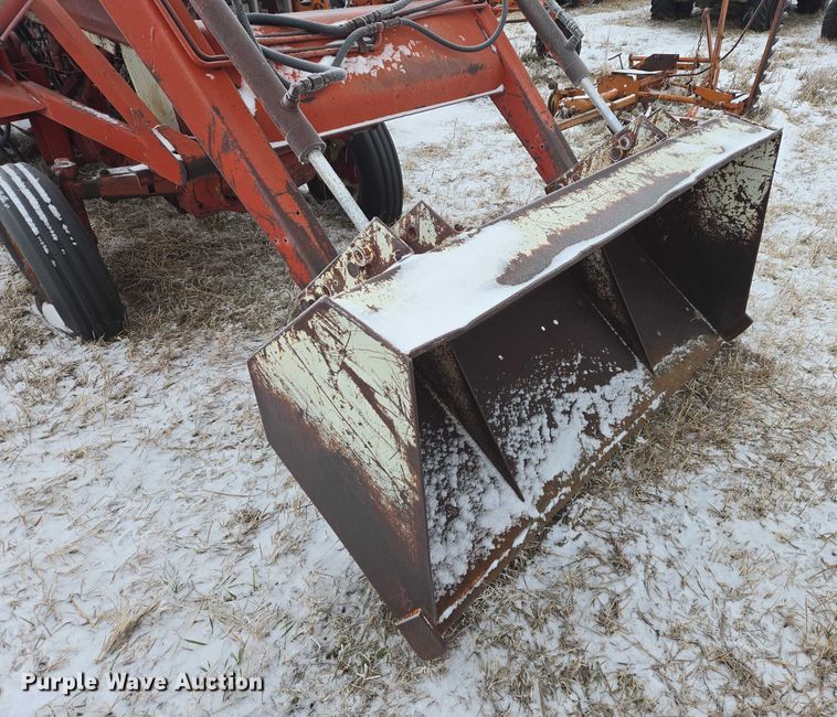 image for item ES2606 International 574 tractor