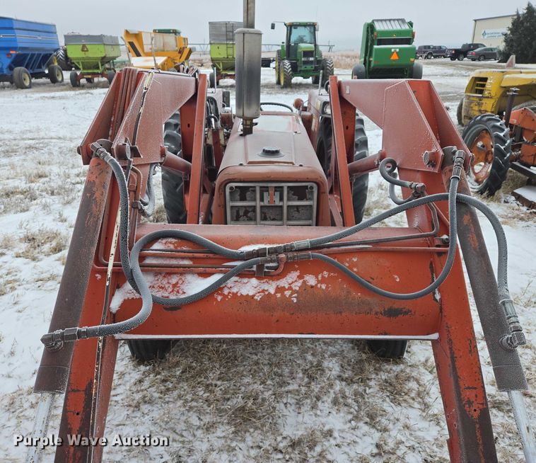 image for item ES2606 International 574 tractor