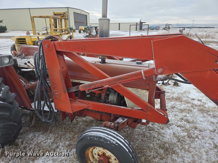 image for item ES2606 International 574 tractor