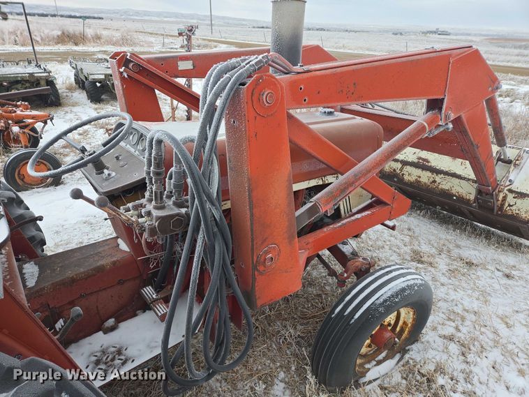 image for item ES2606 International 574 tractor