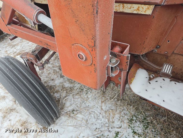 image for item ES2606 International 574 tractor