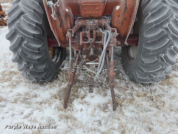 image for item ES2606 International 574 tractor