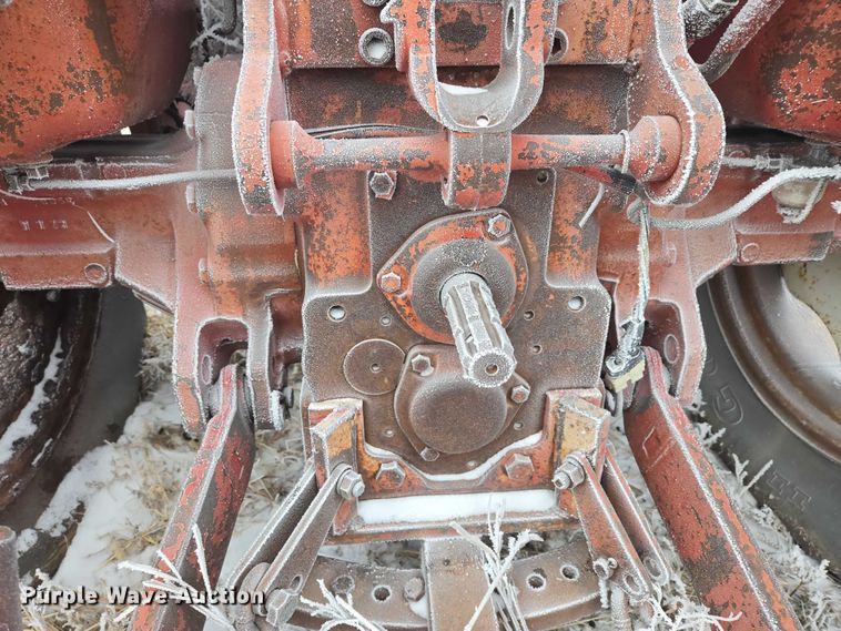 image for item ES2606 International 574 tractor