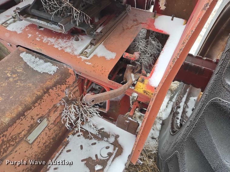 image for item ES2606 International 574 tractor