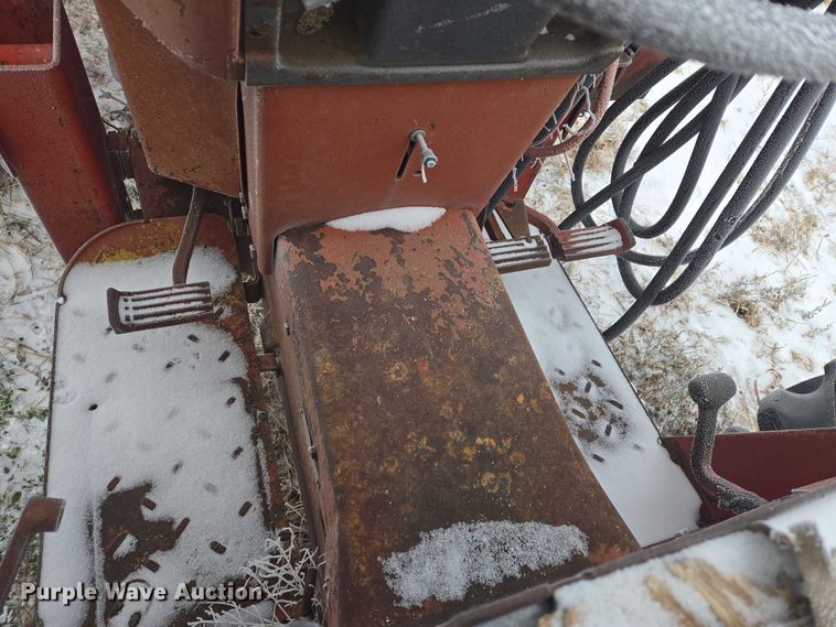 image for item ES2606 International 574 tractor