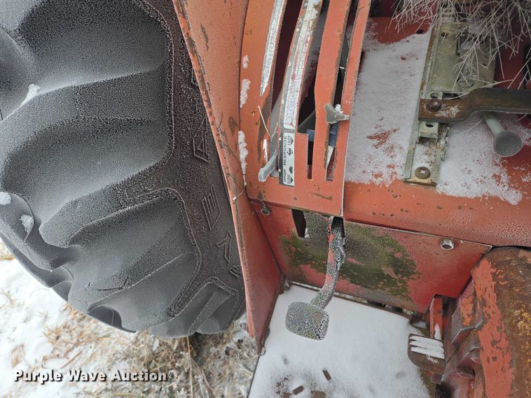 image for item ES2606 International 574 tractor