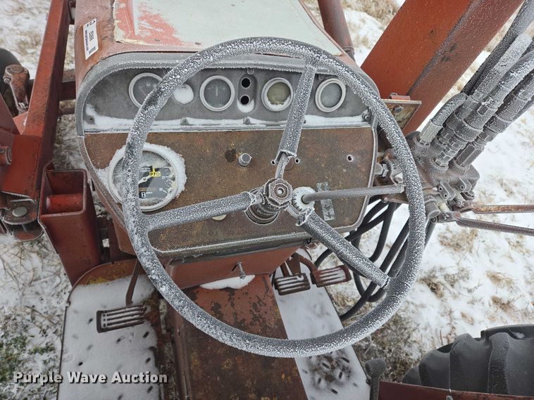 image for item ES2606 International 574 tractor