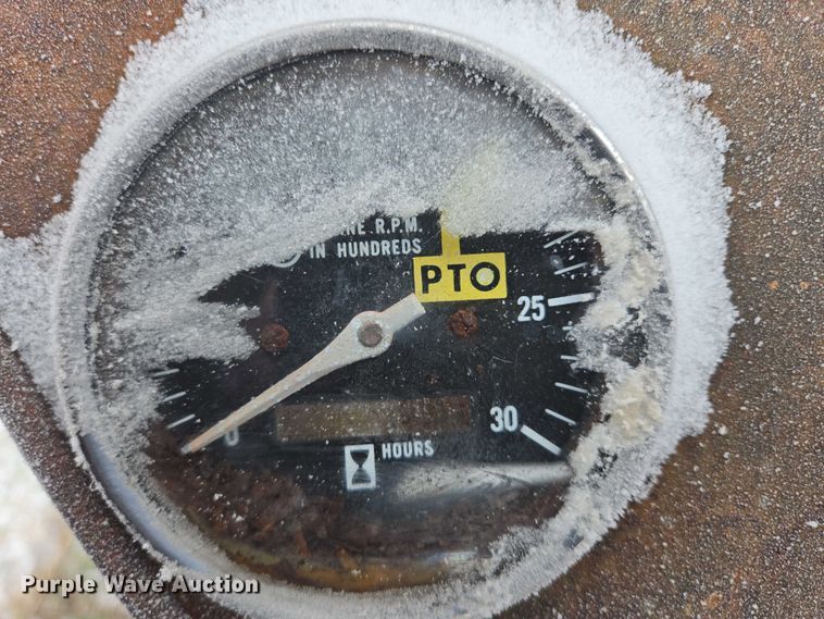 image for item ES2606 International 574 tractor