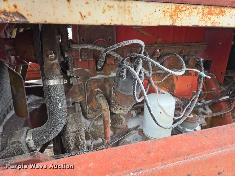 image for item ES2606 International 574 tractor